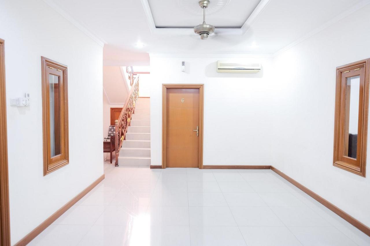Wisma Delapan Mitra Reddoorz Jakarta Kültér fotó