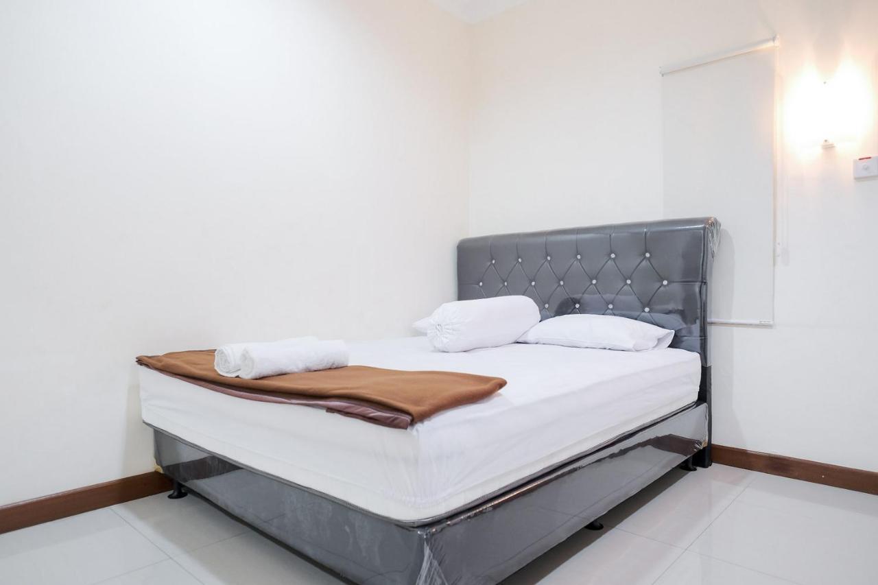 Wisma Delapan Mitra Reddoorz Jakarta Kültér fotó