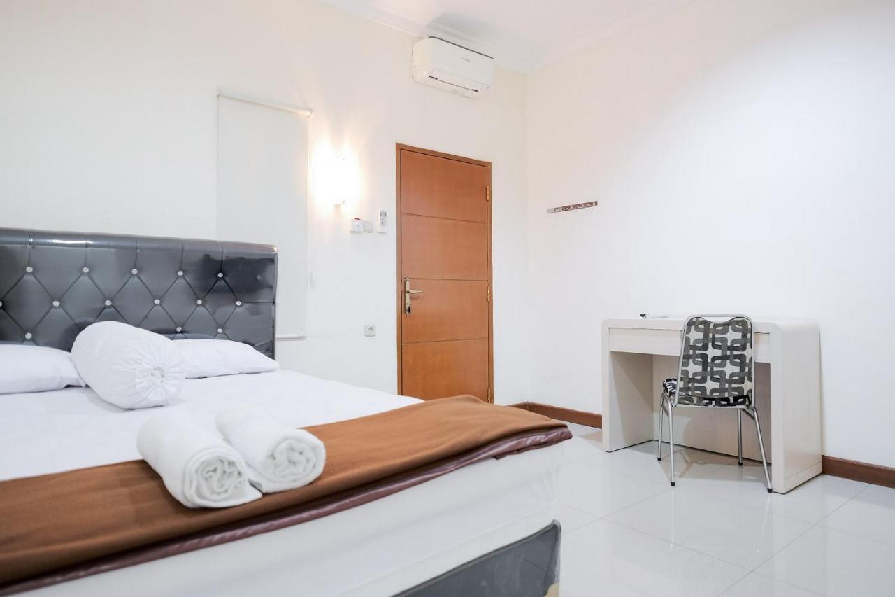 Wisma Delapan Mitra Reddoorz Jakarta Kültér fotó